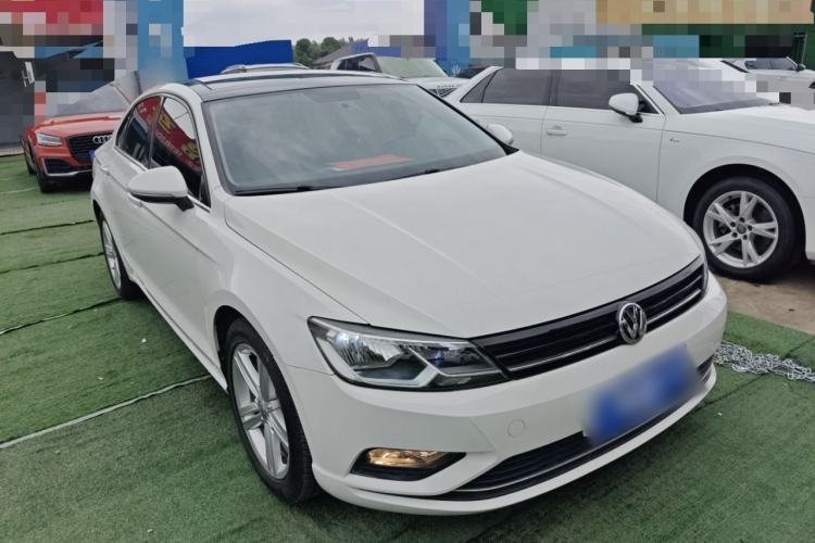 Used Volkswagen Lamando 2015 280TSI DSG Comfort Edition Front Right 45 Deg