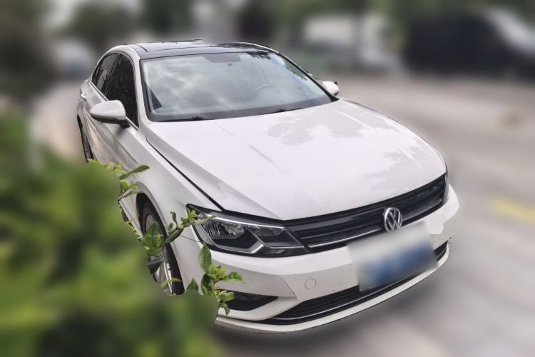 Used Volkswagen Lamando 2015 280TSI Manual Comfort Edition Front Right 45 Deg