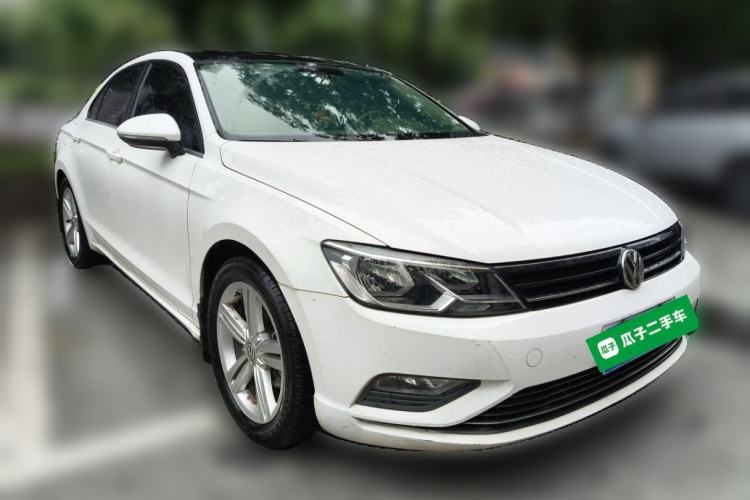 Used Volkswagen Lamando 2015 280TSI DSG Comfort Edition Front Right 45 Deg
