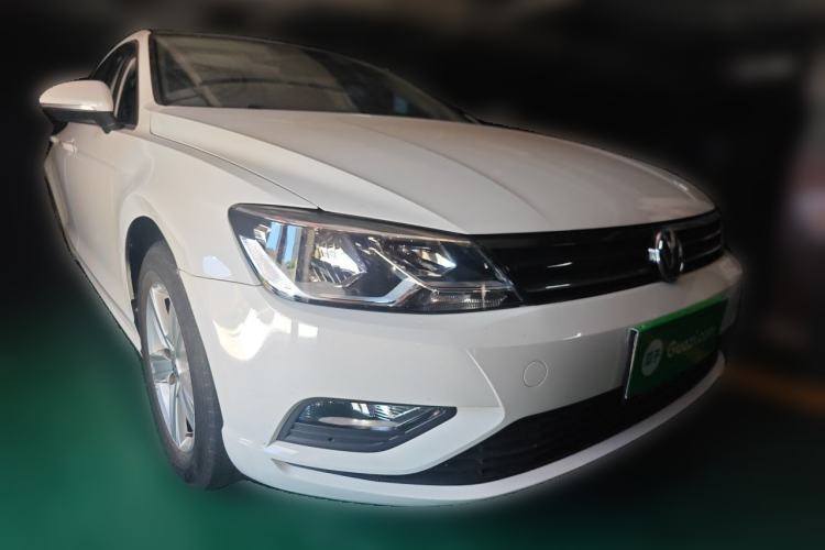 Used Volkswagen Lamando 2015 230TSI DSG Fashion Edition Front Right 45 Deg