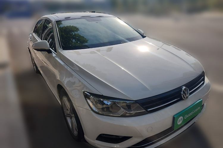Used Volkswagen Lamando 2015 280TSI Manual Comfort Edition Front Right 45 Deg