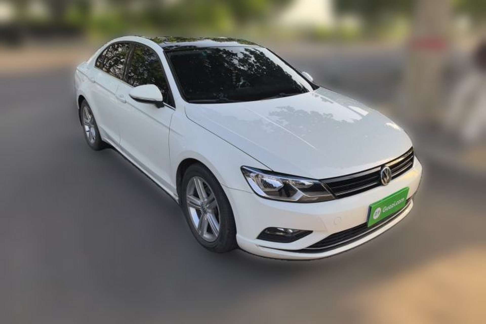 Used Volkswagen Lamando 2015 280TSI DSG Comfort Edition Front Right 45 Deg