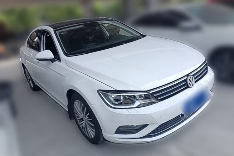 Used Volkswagen Lamando 2015 280TSI DSG Luxury Edition Front Right 45 Deg