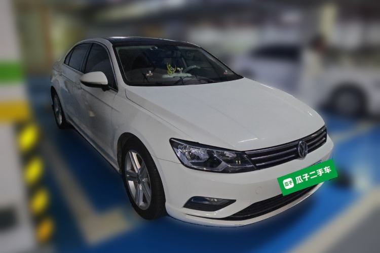 Used Volkswagen Lamando 2015 280TSI DSG Comfort Edition Front Right 45 Deg