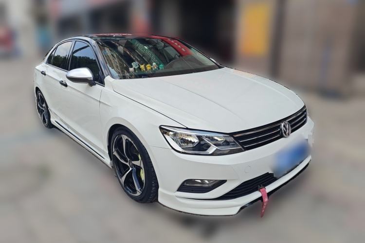 Used Volkswagen Lamando 2015 230TSI DSG Fashion Edition Front Right 45 Deg
