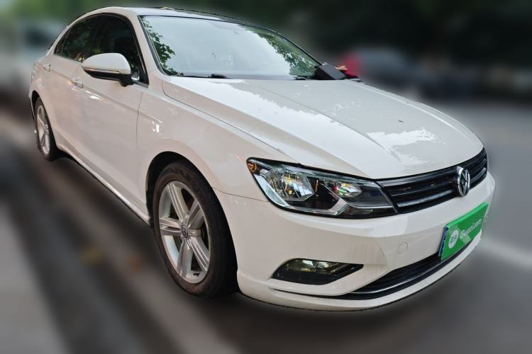 Used Volkswagen Lamando 2015 280TSI Manual Comfort Edition Front Right 45 Deg