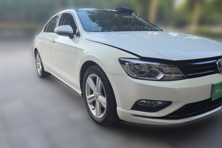 Used Volkswagen Lamando 2015 280TSI DSG Comfort Edition Front Right 45 Deg