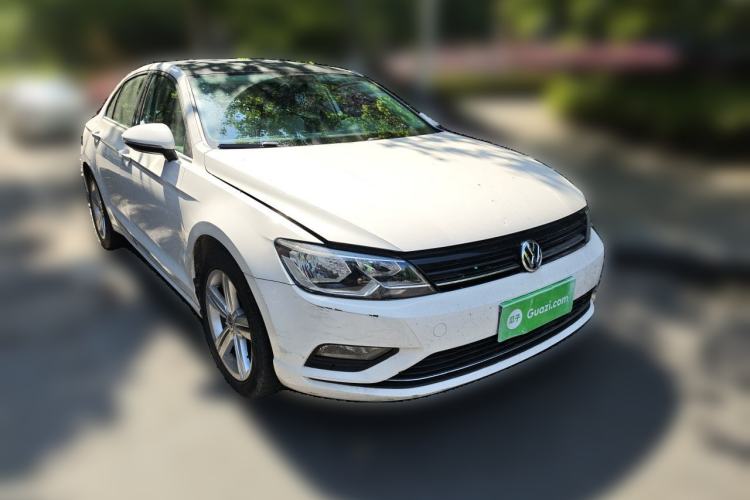 Used Volkswagen Lamando  Front Right 45 Deg