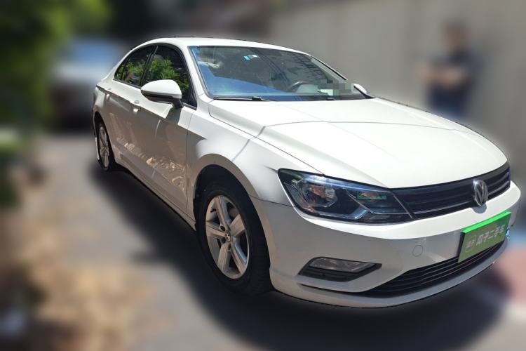 Used Volkswagen Lamando 2015 230TSI DSG Fashion Edition Front Right 45 Deg