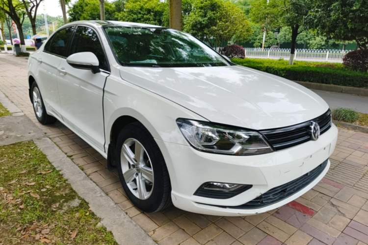 Used Volkswagen Lamando 2015 230TSI DSG Fashion Edition Front Right 45 Deg