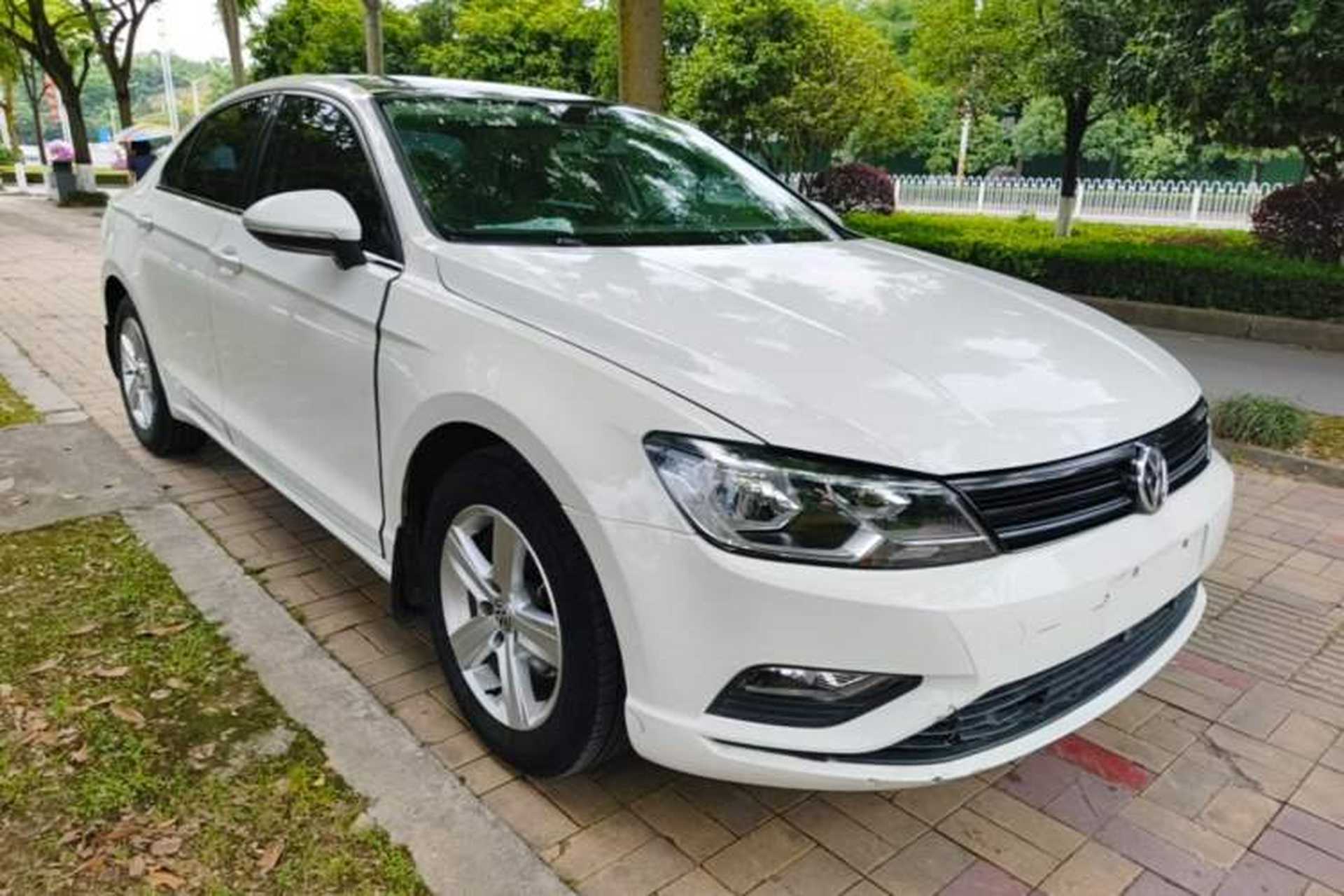 Used Volkswagen Lamando 2015 230TSI DSG Fashion Edition Front Right 45 Deg