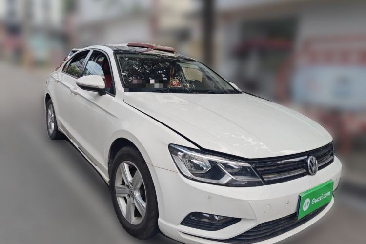 Used Volkswagen Lamando 2015 230TSI DSG Fashion Edition Front Right 45 Deg