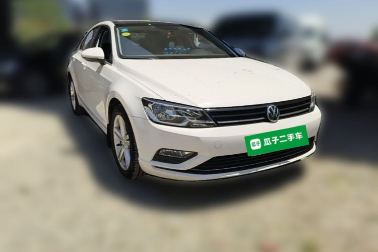 Used Volkswagen Lamando 2015 280TSI DSG Comfort Edition Front Right 45 Deg