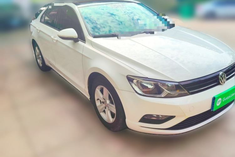 Used Volkswagen Lamando 2015 230TSI DSG Fashion Edition Front Right 45 Deg