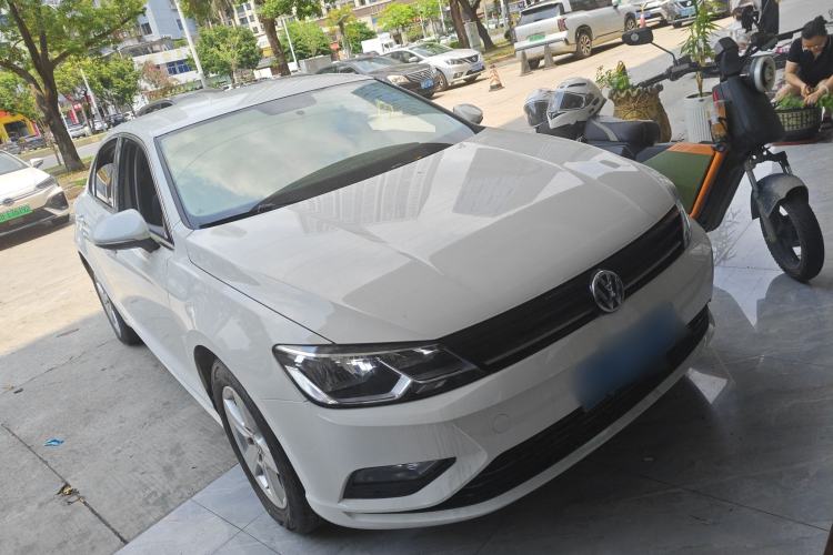 Used Volkswagen Lamando 2015 230TSI DSG Fashion Edition Front Right 45 Deg