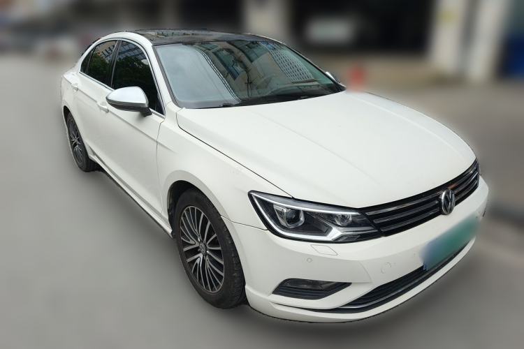 Used Volkswagen Lamando 2015 280TSI DSG Luxury Edition Front Right 45 Deg