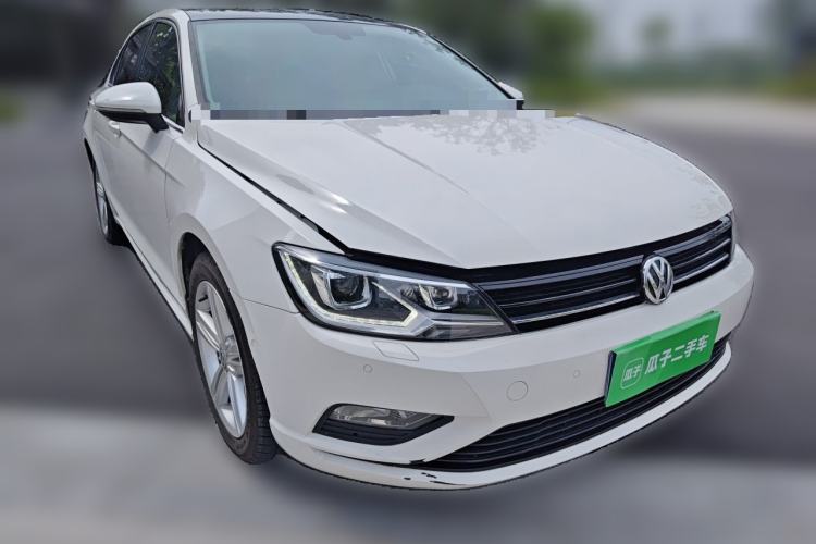 Used Volkswagen Lamando 2015 280TSI DSG Comfort Edition Front Right 45 Deg