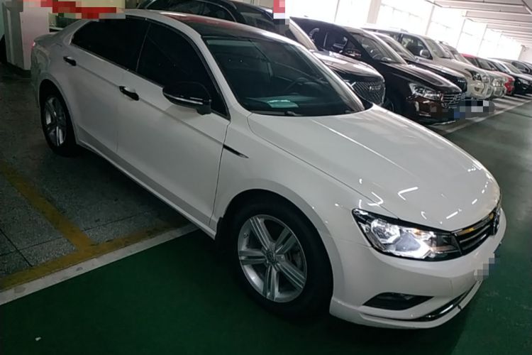 Used Volkswagen Lamando 2015 280TSI DSG Comfort Edition Front Right 45 Deg