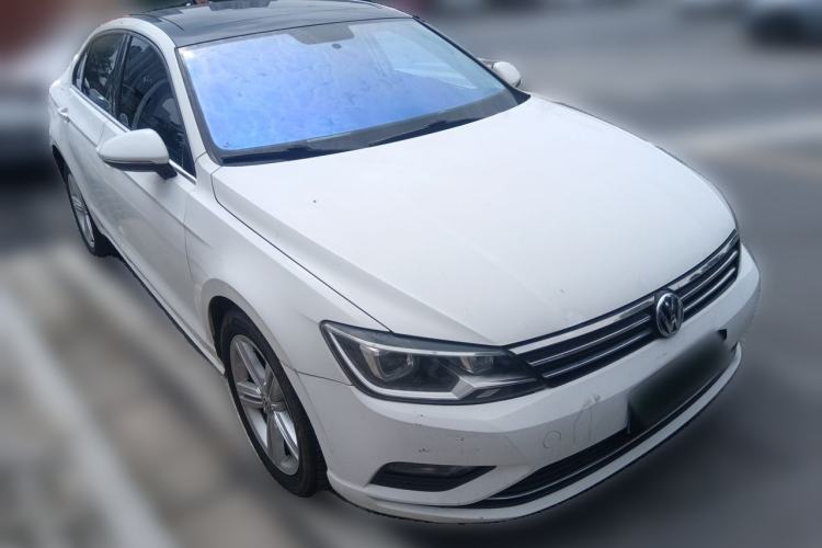 Used Volkswagen Lamando 2015 330TSI DSG Comfort Edition Front Right 45 Deg
