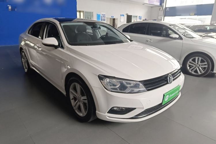 Used Volkswagen Lamando 2015 280TSI DSG Comfort Edition Front Right 45 Deg