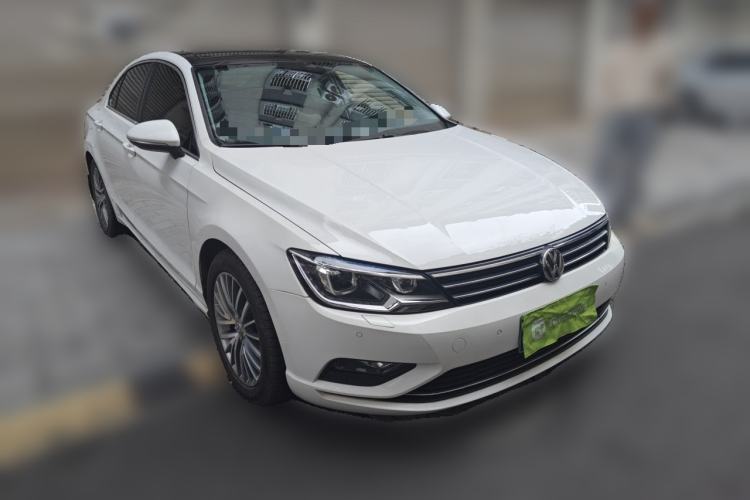 Used Volkswagen Lamando 2015 280TSI DSG Luxury Edition Front Right 45 Deg