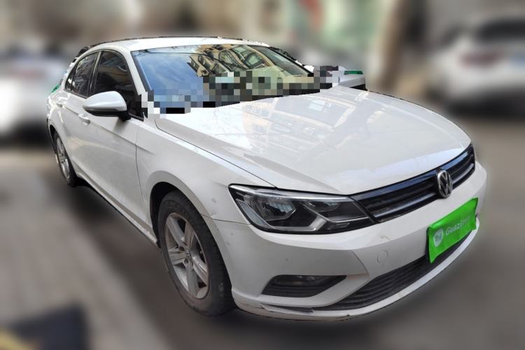 Used Volkswagen Lamando 2015 230TSI Manual Trend Edition Front Right 45 Deg