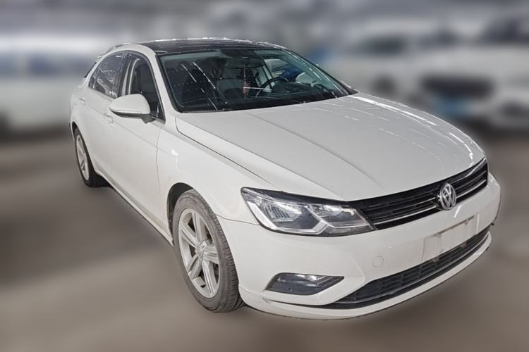 Used Volkswagen Lamando 2015 280TSI DSG Comfort Edition Front Right 45 Deg