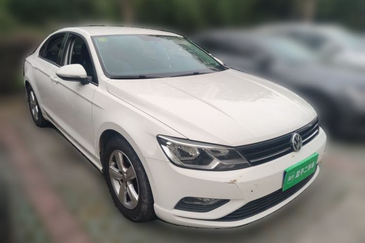 Used Volkswagen Lamando 2015 230TSI Manual Trend Edition Front Right 45 Deg