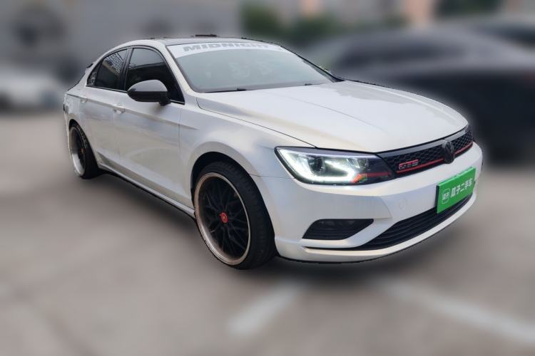 Used Volkswagen Lamando 2015 280TSI DSG Comfort Edition Front Right 45 Deg