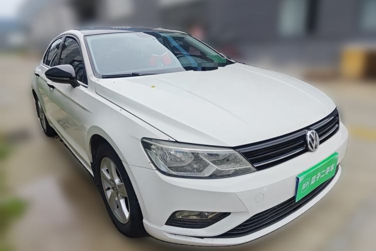 Used Volkswagen Lamando 2015 230TSI Manual Trend Edition Front Right 45 Deg