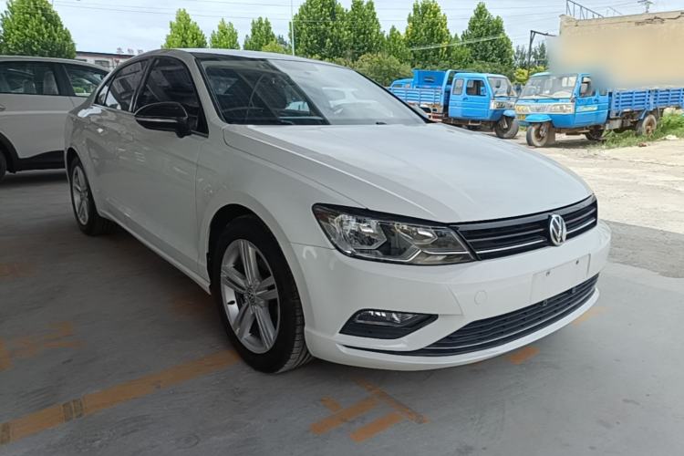 Used Volkswagen Lamando 2015 280TSI DSG Comfort Edition Front Right 45 Deg