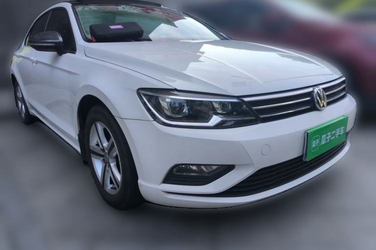 Used Volkswagen Lamando 2015 230TSI DSG Fashion Edition Front Right 45 Deg
