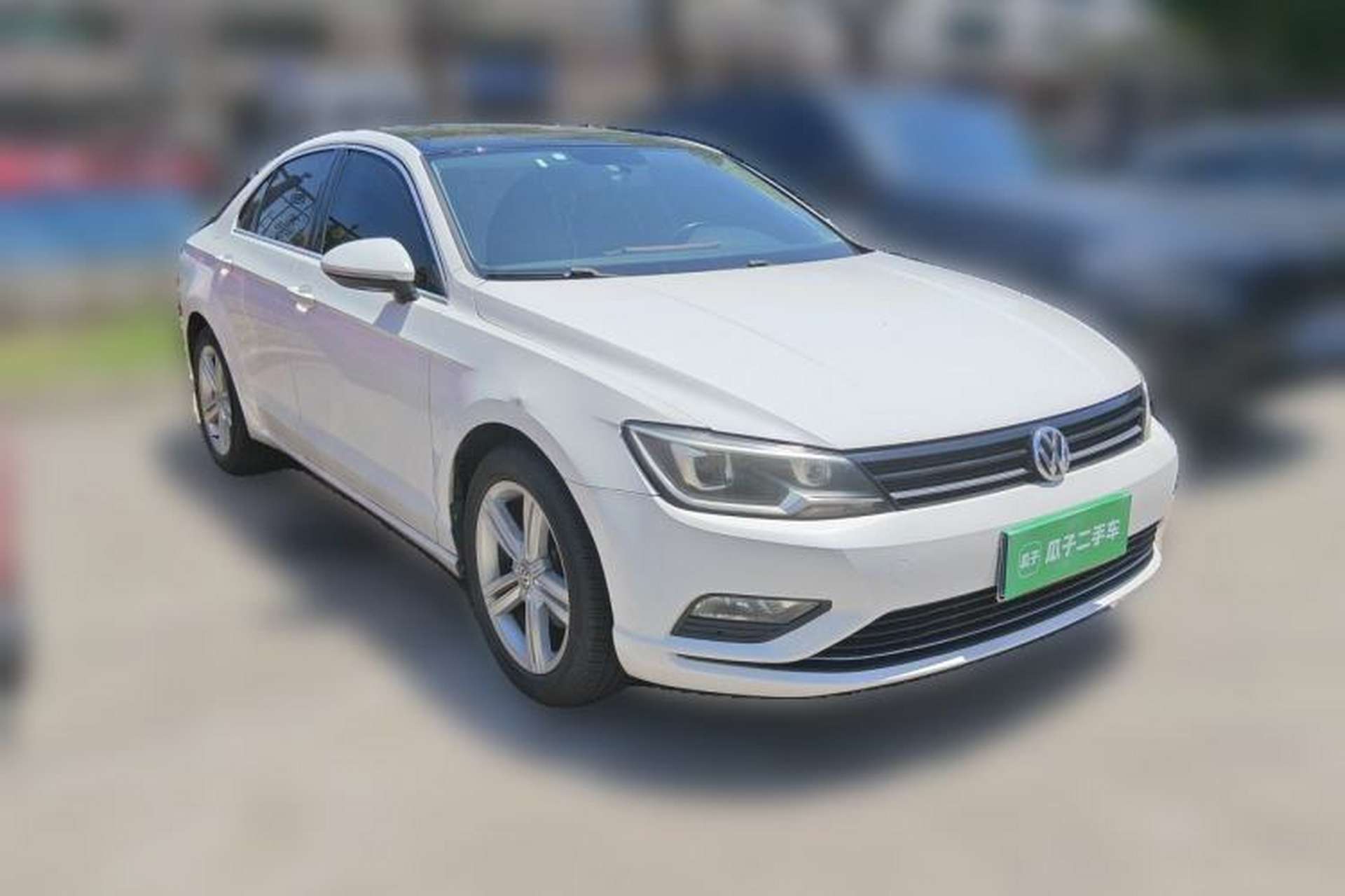 Used Volkswagen Lamando 2015 280TSI DSG Comfort Edition Front Right 45 Deg