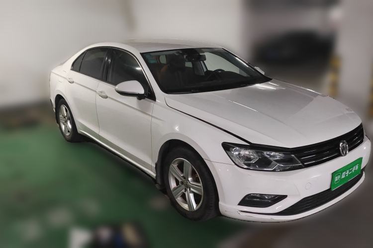 Used Volkswagen Lamando 2015 230TSI DSG Fashion Edition Front Right 45 Deg