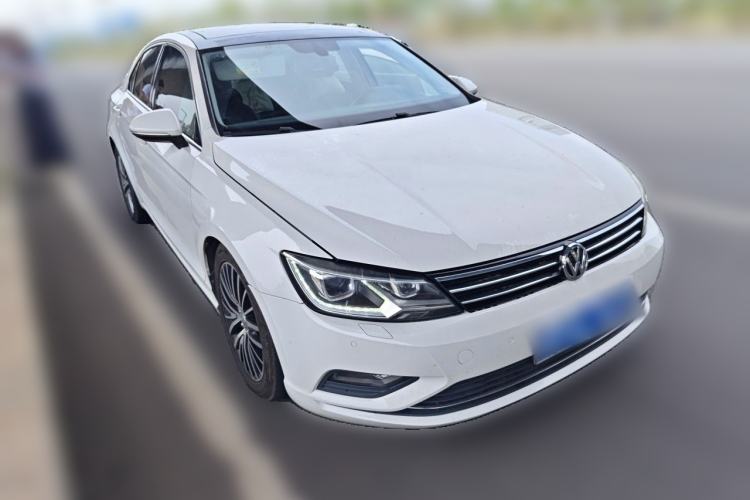 Used Volkswagen Lamando 2015 330TSI DSG Luxury Edition Front Right 45 Deg