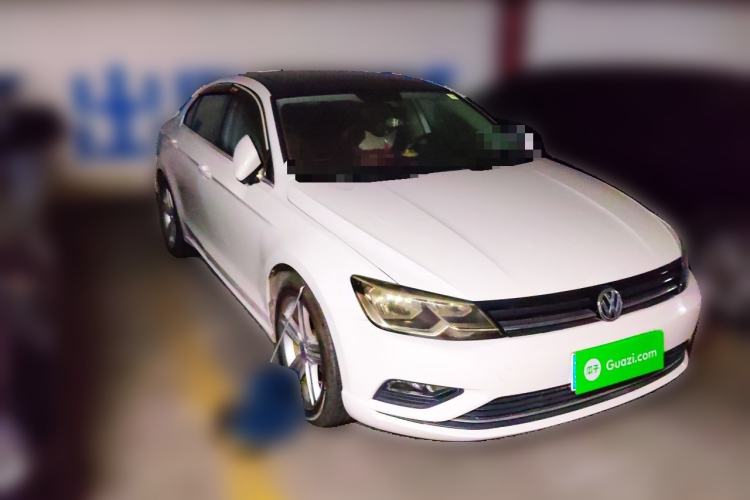 Used Volkswagen Lamando 2015 280TSI DSG Comfort Edition Front Right 45 Deg