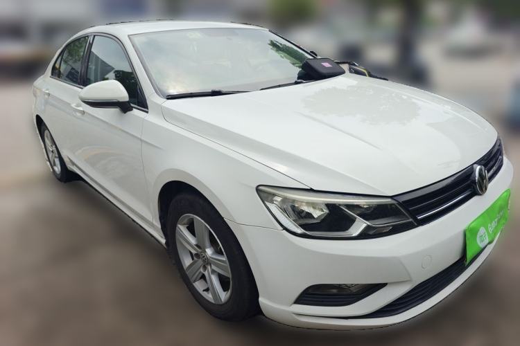 Used Volkswagen Lamando 2015 230TSI DSG Fashion Edition Front Right 45 Deg