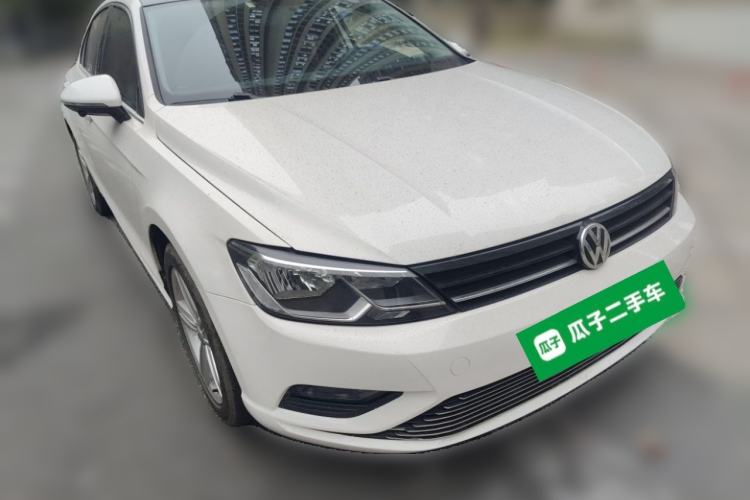 Used Volkswagen Lamando 2015 280TSI DSG Comfort Edition Front Right 45 Deg