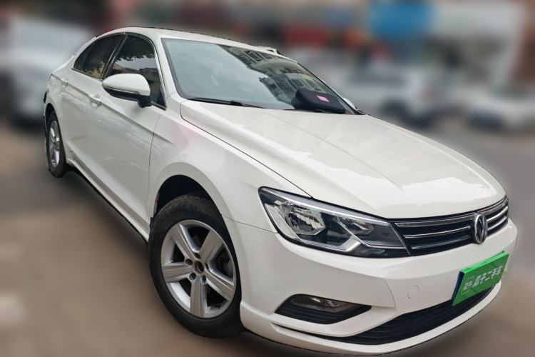 Used Volkswagen Lamando 2015 230TSI Manual Trend Edition Front Right 45 Deg