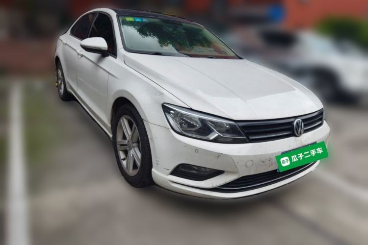 Used Volkswagen Lamando 2015 280TSI DSG Comfort Edition Front Right 45 Deg