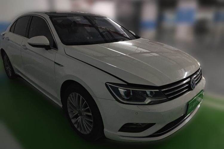 Used Volkswagen Lamando 2015 280TSI DSG Luxury Edition Front Right 45 Deg