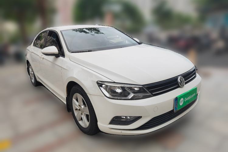 Used Volkswagen Lamando 2015 230TSI DSG Fashion Edition Front Right 45 Deg