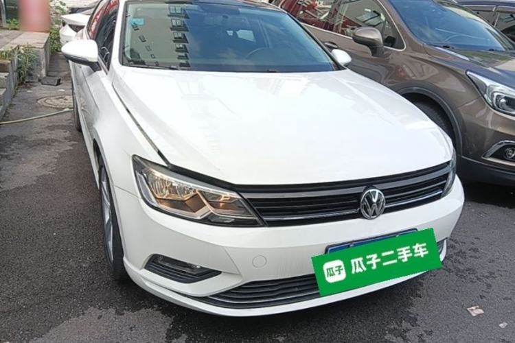 Used Volkswagen Lamando 2015 280TSI DSG Comfort Edition Front Right 45 Deg