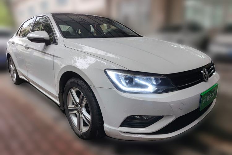 Used Volkswagen Lamando 2015 230TSI DSG Fashion Edition Front Right 45 Deg