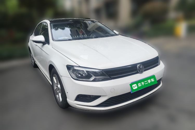 Used Volkswagen Lamando 2015 230TSI Manual Trend Edition Front Right 45 Deg