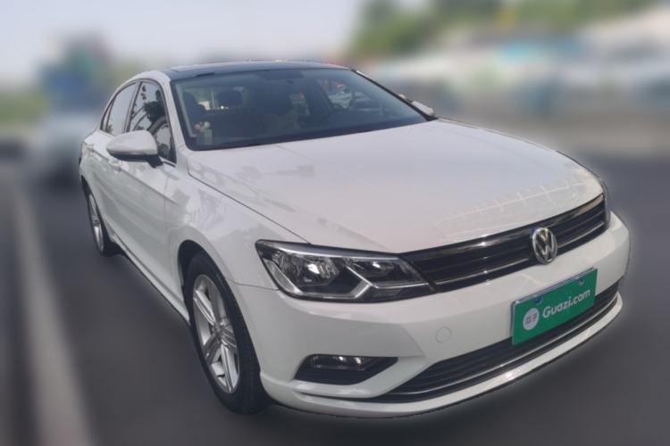 Used Volkswagen Lamando 2015 280TSI DSG Comfort Edition Front Right 45 Deg