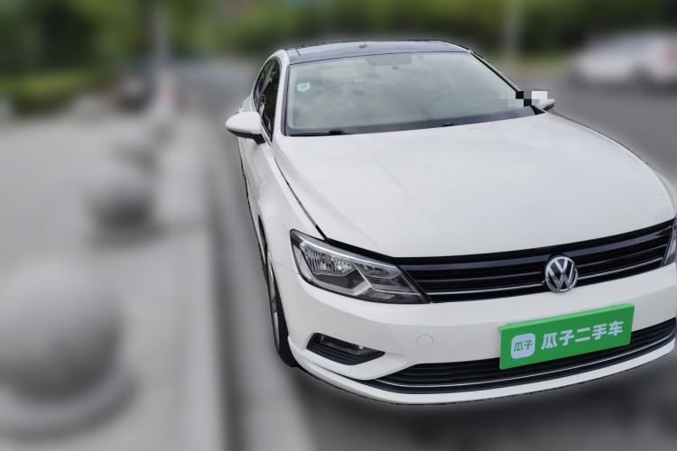 Used Volkswagen Lamando 2015 330TSI DSG Comfort Edition Front Right 45 Deg
