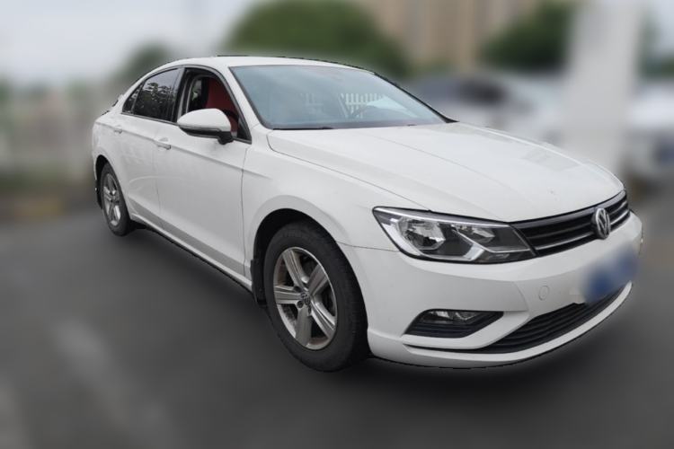 Used Volkswagen Lamando 2015 230TSI DSG Fashion Edition Front Right 45 Deg
