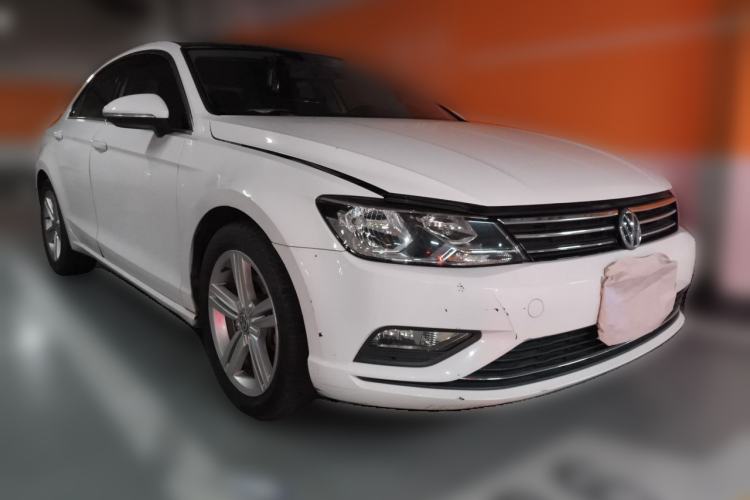 Used Volkswagen Lamando 2015 280TSI DSG Comfort Edition Front Right 45 Deg