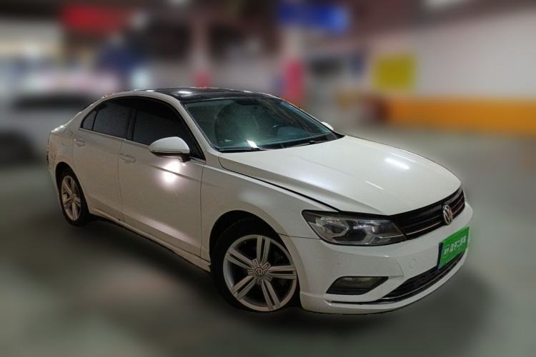 Used Volkswagen Lamando 2015 280TSI DSG Comfort Edition Front Right 45 Deg